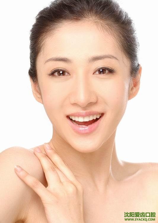 前牙拥挤的危害及矫正方法
前牙拥挤的危害及矫正方法